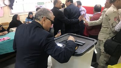 سكرتير عام مساعد الدقهلية يدلي بصوته في انتخابات الرئاسة المصرية 2018