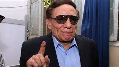 الزعيم عادل إمام يدلي بصوته في الانتخابات الرئاسية 2018