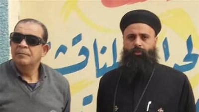 قساوسة الفشن ببني سويف يستقبلون الناخبين أمام لجان انتخابات الرئاسة 2018 (صور)