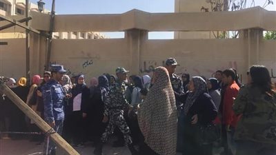 صور| رئيس حي ثان العامرية بالإسكندرية يتفقد لجان الانتخابات المصرية
