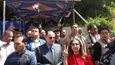 بالصور| مدير أمن الجيزة من أمام اللجان للمواطنين: شاركوا من أجل مصر