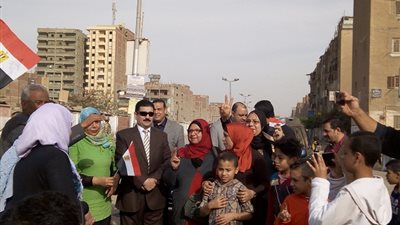 احتفال أهالي شبرا الخيمة مع نائب مجلس الشعب في أول أيام انتخابات الرئاسة المصرية 2018