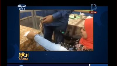فتاة تتحدى إعاقتها وتصوت