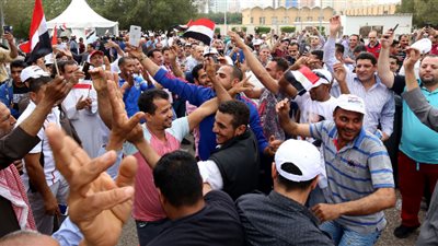 وصلة رقص بين أهالي التبين في اليوم الثاني من انتخابات الرئاسة المصرية 2018 ( فيديو )