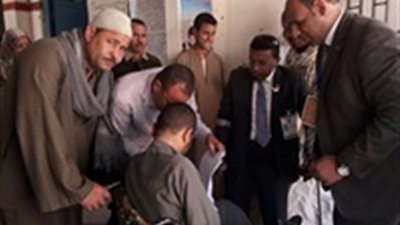 صور| ناخبون يصرون على التصويت في لجان الانتخابات المصرية 2018 المطرية