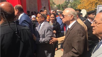 محافظ القاهرة يتفقد سير عملية الانتخابات المصرية 2018 في يومها الثاني بمدينة نصر (فيديو)