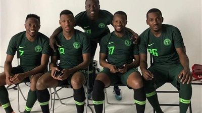 صورة| آجاي يلتقط صورة تذكارية مع منتخب بلاده