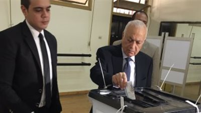 الانتخابات المصرية 2018.. نبيل العربي يدلي بصوته (صور)