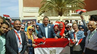 العمال يتوافدون على لجان الانتخابات المصرية 2018 للإدلاء بأصواتهم 