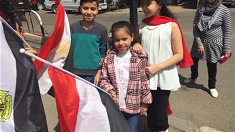 أعلام مصر فى أيدى