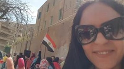 الإعلامية وسام وجدي تدلي بصوتها في اليوم الثاني بـ الانتخابات المصرية 2018