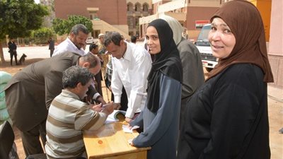 أهالي مركز ومدينة جهينة يتوافدون على لجان الانتخابات الرئاسية المصرية 2018