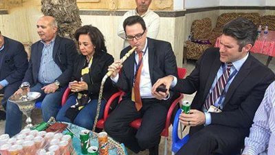 أهالي المنوفية يستقبلون الوفد الأمريكي بكرم المصريين