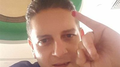 على طريقته الخاصة.. شاب يعبر عن فرحة بالتصويت في الانتخابات الرئاسية 2018