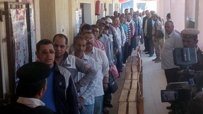 صور| الطوابير عنوان الانتخابات في الوادي الجديد