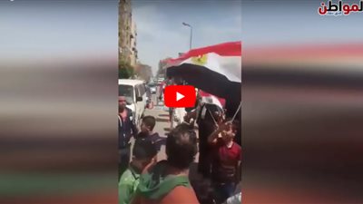 علم مصر يعلوا شوارع سراي القبة احتفالا بثاني أيام الانتخابات المصرية 2018 