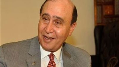 مميش: عبور 254 سفينة بقناة السويس فى خمسة أيام فقط
