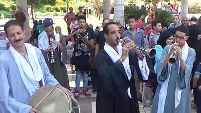البهجة والسرور يسيطران على الموقف أمام لجان الانتخابات المصرية 2018 فى أوسيم