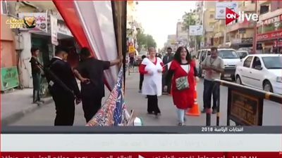 شقيقتان بريطانيتان تحثان المواطنين للتصويت في الانتخابات المصرية 2018 بالأقصر