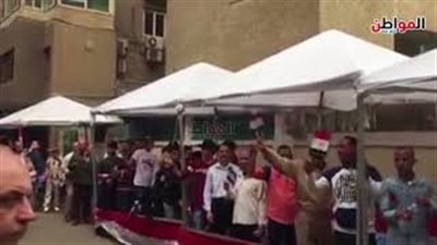 حشد الناخبين أمام مدرسة الزمالك القومية للإدلاء بأصواتهم فى الانتخابات المصرية 2018