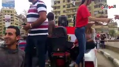 مواطنون يحتفلون أمام لجان الانتخابات المصرية 2018 (فيديو)