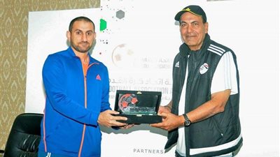زكريا العوضي يصل القاهرة اليوم لحضور مؤتمر عمالقة مصر والإمارات