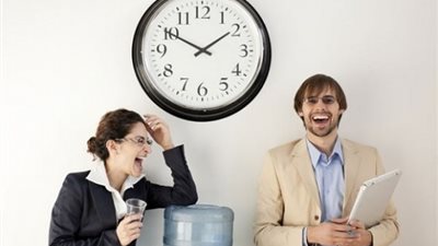 تعرف علي .. أمور هامة تقف صداقة العمل عندها 