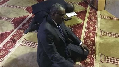 وزير خارجية السنغال يصلي تحت قبة الصخرة بالقدس (صور)