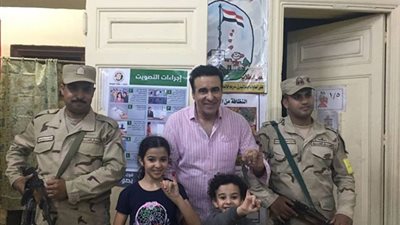 طارق الدسوقي يدلي بصوته في انتخابات الرئاسة المصرية 2018 