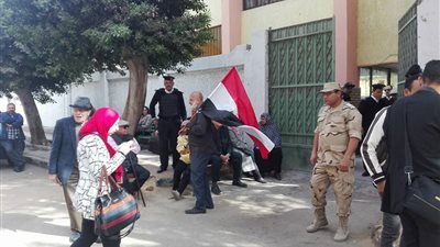 جولات أمنية ميدانية لمتابعة انتخابات الرئاسة 2018.. وضابطات يساعدن كبار السن