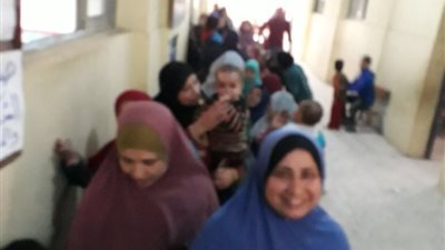  صور| السيدات يتصدرن المشهد الانتخابي بمنشأة القناطر