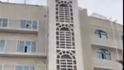 فيديو| شاب يقفز من فوق أعلى برج بالصين 