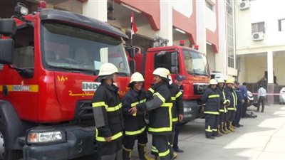 الدفع بـ6 سيارات إطفاء للسيطرة على حريق 30 فدان بالمزرعة الخشبية في سوهاج