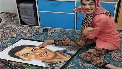 فنانة إيرانية صاحبة موهبة فريدة .. تتحدي أكبر معاني الإعاقة 
