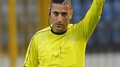 محمد عادل حكمًا لمباراة المصري والاتحاد