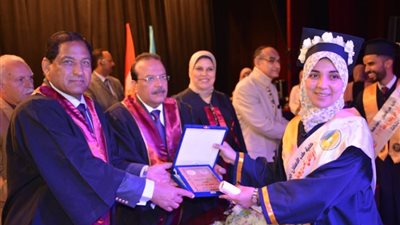 محافظ الغربية يشهد تخرج أوائل الدفعة الأربعين من كلية طب اسنان طنطا