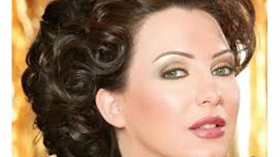 سلاف فواخرجي ترفع شعار