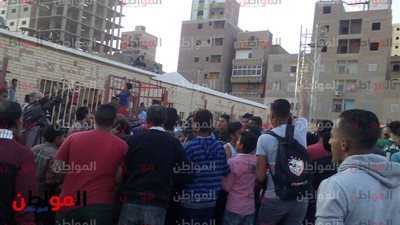صور.. جماهير ناصر ملوي تحتفل مع اللاعبين والجهاز الفنى بالصعود للممتاز 