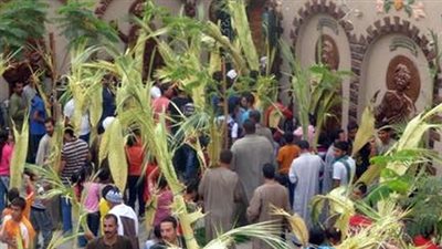 أقباط الوادي الجديد يحتفلون بأحد السعف وسط حراسة مشددة