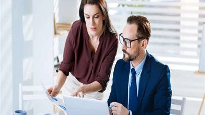 للمرأة.. كيف تتعاملين مع رئيسكِ في العمل حسب طبيعة شخصيته