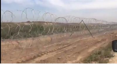 إسرائيل تنشر أسلاكها الشائكة بقطاع غزة