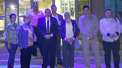 صور| إنارة مبنى مستشفى جامعة بني سويف باللون الأزرق..تعرف على السبب