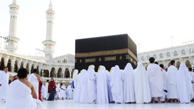 400 معتمر يغادرون مطار القاهرة اليوم لأداء المناسك فى الأراضى المقدسة 