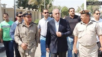 لص يعتدي على محصل كهرباء ويستولي على حقيبته أثناء أداء عمله