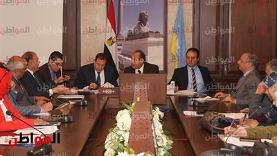 صور| محافظ الإسكندرية يناقش مستجدات تقنين أراضي أملاك الدولة المستردة 