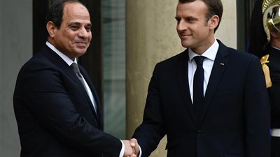 ماكرون يهنئ السيسي بفوزه في انتخابات الرئاسة المصرية 2018