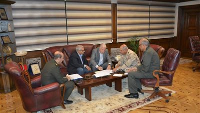 صور| توقيع اتفاقية للربط بين طريق السلام والطريق الأوسط والدائري بشرم الشيخ