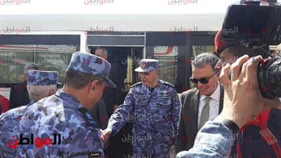 صور| وزير النقل يصل ميناء الإسكندرية لتدشين القاطرتين 