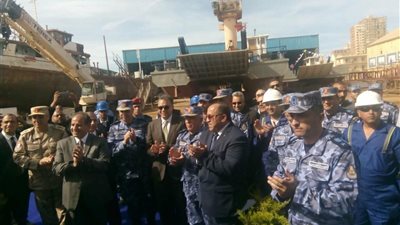 صور| وزير النقل يشهد تدشين وإجراء تجارب رصيف ووضع الأرينة لـ 4 قاطرات بحرية بتكلفة 744 مليون جنيه