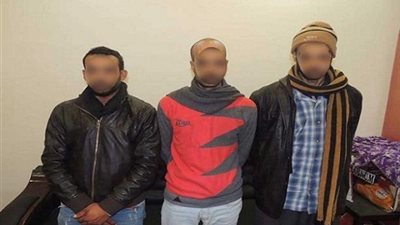 ضبط 3 أشخاص لإرغامهم خليجي وأحبارهم  وتوقيعه على إيصالات أمانة